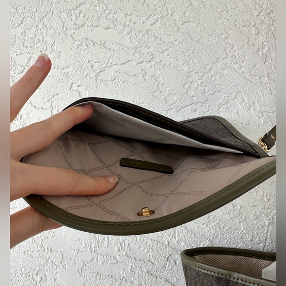 MICHAEL Michael Kors Eva Large Signature Logo Stripe Tote Shoulder Bag Brown - Picture 12 of 16